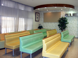 日谷眼科　待合室